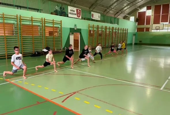 Ruszyły treningi karate w Cieszkowie – nowy sezon przyciąga młodych adeptów