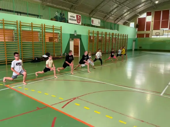 Ruszyły treningi karate w Cieszkowie – nowy sezon przyciąga młodych adeptów