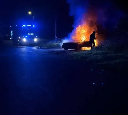 Pożar samochodu osobowego w Biadaszce – akcja strażaków z OSP Cieszków i PSP Milicz