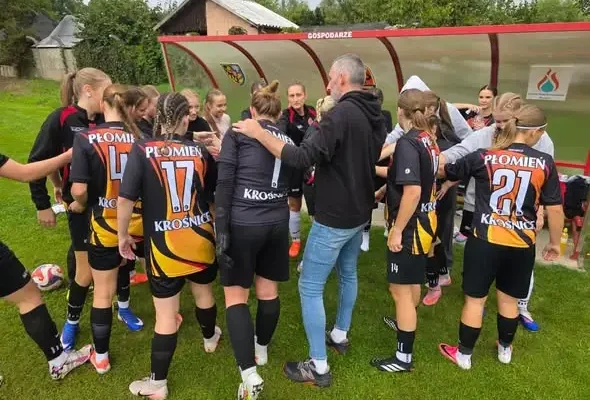 Płomień Krośnice rozgromił Kolonię Bolesławiec 4:0. Kolejne trzy punkty seniorek