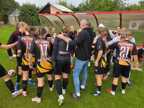 Płomień Krośnice rozgromił Kolonię Bolesławiec 4:0. Kolejne trzy punkty seniorek