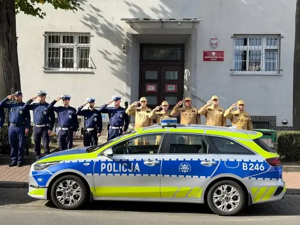 Miliccy strażacy i policjanci oddali hołd podkom. Natanowi Sieroniowi