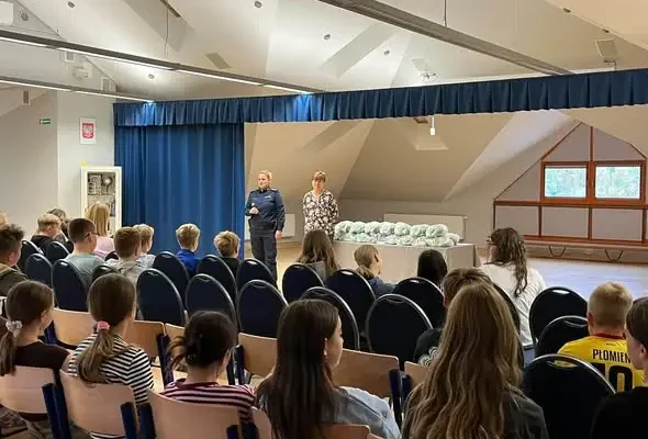 Bezpieczny rowerzysta: kaski rowerowe dla uczniów z Krośnic
