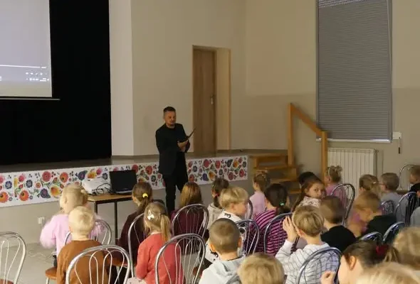 Noc Bibliotek 2026 w Cieszkowie – dzieci poczuły się jak w prawdziwym kinie