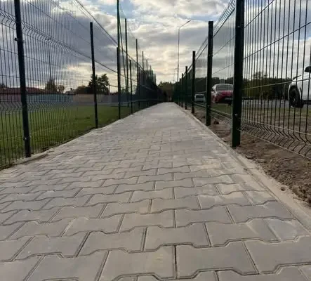 OSiR Milicz z nowym chodnikiem. Bezpieczniejsze dojście do trybun i Orlika