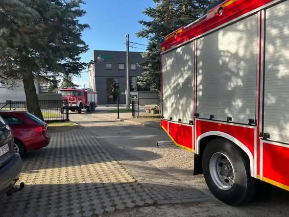 Pożar serwerowni w Urzędzie Gminy Cieszków – strażacy z OSP ćwiczyli ewakuację i ratowanie poszkodowanego