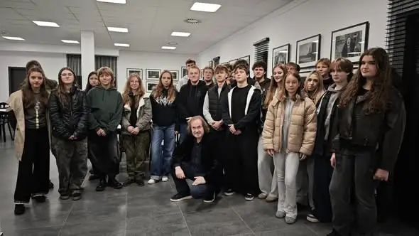 Wystawa „Wolne obroty” w Miliczu przyciąga fotografów i uczniów