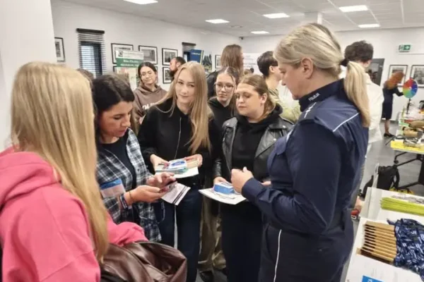 Miliccy policjanci promowali zawód podczas Ogólnopolskiego Tygodnia Kariery