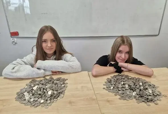 „Góra Srebra” w Zespole Szkół w Miliczu – uczniowie zebrali prawie 8 kg monet